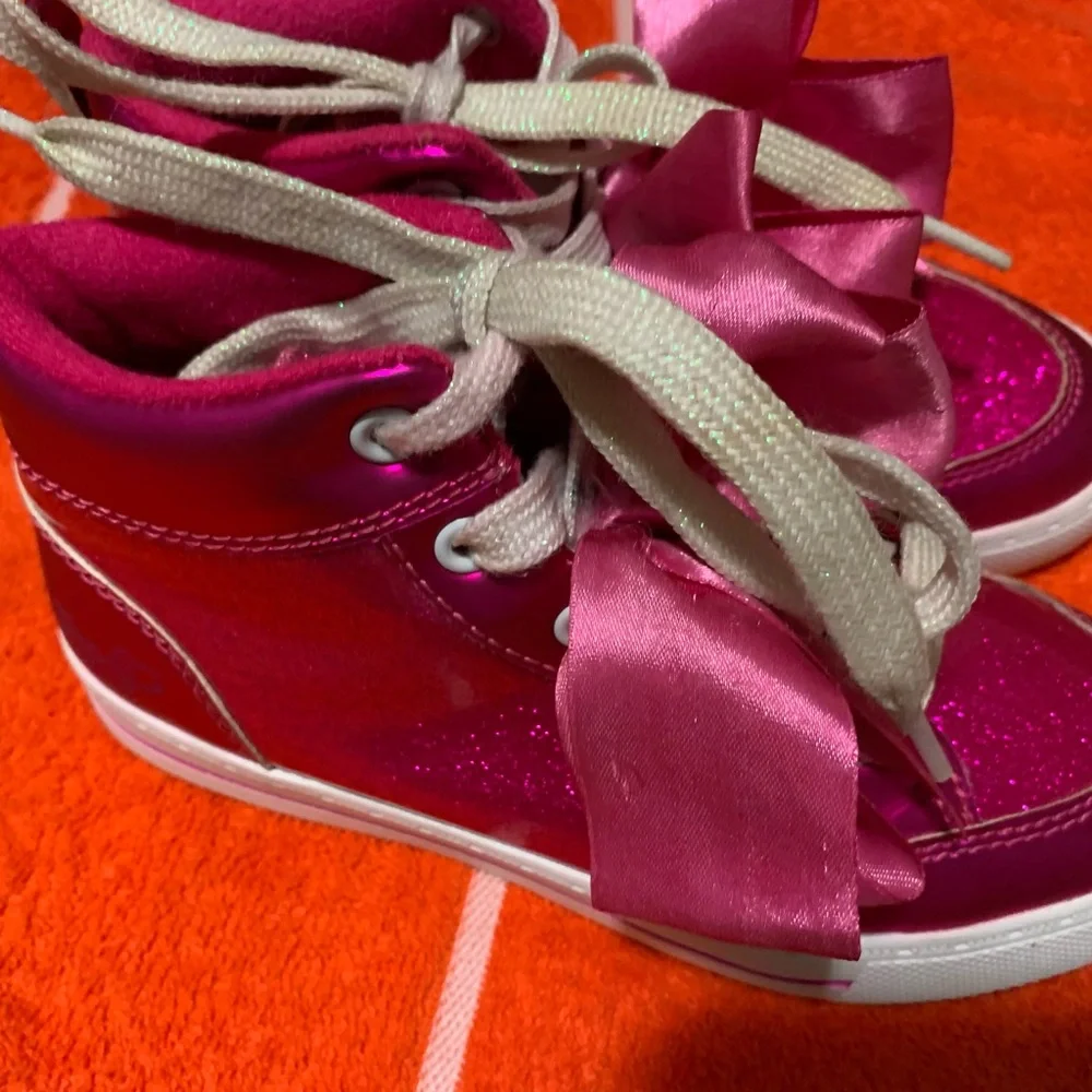 Shoes - Picture 2 of 4